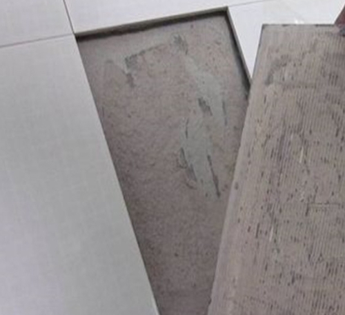成安瓷砖空鼓维修公司分享瓷砖铺贴时如果打浆（即涂抹在瓷砖背面和基层上的砂浆或瓷砖胶）过少，会带来以下问题